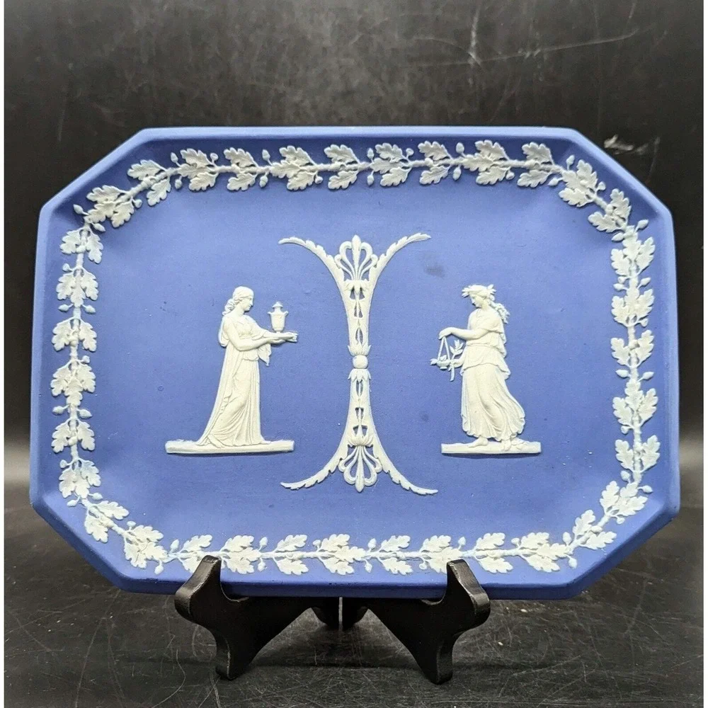Vintage Wedgwood Blue Jasperware‎ 10.5
